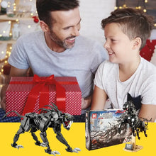 Créature alien à construire 2 en 1 en plastique noir avec accents métalliques et éléments mobiles de cheval mutant et chien mutant