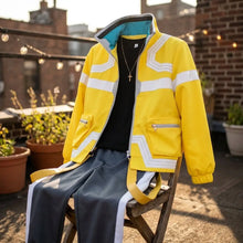 Veste réfléchissante jaune vif avec rayures blanches géométriques et doublure teal pour costume cosplay david cyberpunk edgerunners