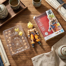 Figurine dbz super saiyan goku en plastique détaillé avec cheveux dorés et tenue de combat orange et bleue