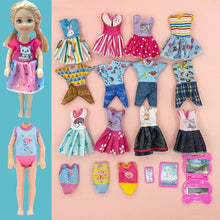 Robe dégradée rose et bleue avec motif étoiles pour petite poupée d’environ 13 cm blonde