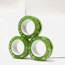 Lot de 3 anneaux magnétiques à manipuler verts translucides avec surface rainurée et noyaux blancs