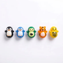 Lot de 5 jouets culbuto pour chat en plastique brillant avec motifs variés envoyés aléatoirement dont pingouin et tigre