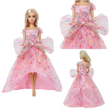Poupée de 30 cm en robe rose à pois avec manches épaules dénudées et grand nœud arrière pour déguisement carnaval