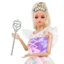 Poupée blonde 30 cm en robe satin violet et rose avec manches dentelle blanche portant une tiara et une baguette argentée pour déguisement carnaval magasins de jouets