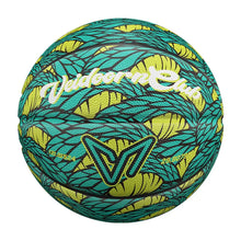 Ballon de basket taille 7 motif python avec rainures larges et motif feuilles tropicales vifborn en blanc et vert