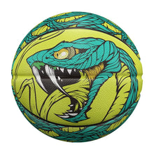 Ballon de basket taille 7 motif python vert et teal avec rainures larges et design serpent stylisé aux yeux jaunes