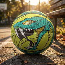 Ballon de basket taille 7 jaune vif avec motif python en art comic et rainures larges pour une meilleure prise en main