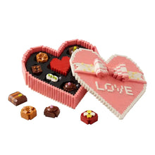 Boite lego rose en forme de coeur avec love et noeud contenant chocolats décoratifs cadeau romantique