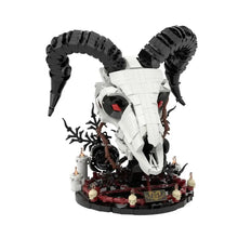 Modèle lego bouc gothique blanc et noir avec construction crâne détaillée et éléments esthétiques gothiques rouges