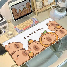 Tapis de souris xxl capybara antidérapant blanc avec motif cartoon de capybaras pêche et texte capybara