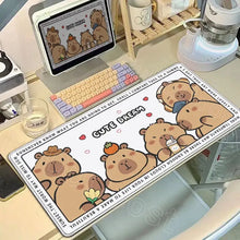 Tapis de souris xxl capybara blanc antidérapant avec design ludique de capybaras cartoon marron et rose