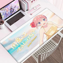 Tapis de souris xxl cinq manga avec illustration anime colorée fille rose robe dorée accessoire fleur rouge