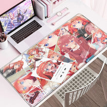 Tapis de souris xxl cinq sœurs manga avec finition brillante et illustrations rouges aux yeux bleus