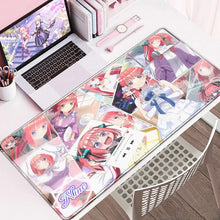 Tapis de souris xxl cinq sœurs manga avec illustrations glossées de personnages manga aux cheveux roses