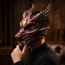 Masque de dragon en latex halloween taille unique rouge avec accents dorés et cornes texturées pour déguisement carnaval
