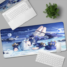 Tapis de souris xxl manga bleu avec héroïne aquatique aux cheveux blancs et yeux bleus sur glace avec bulles