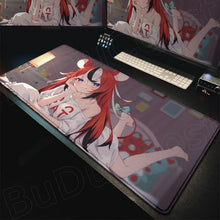 Tapis de souris xxl manga héroïne aux cheveux rouges avec illustration dune fille aux cheveux rouges en tenue blanche