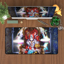 Tapis de souris xxl manga héroïne aux cheveux rouges avec illustration vibrante et décor détaillé sur surface rectangulaire
