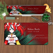 Tapis de souris xxl manga héroïne aux cheveux rouges rouge et vert avec surface lisse et personnage en tenue blanche