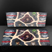 Tapis de souris xxl noir avec design fissuré et portraits d héroïne aux cheveux verts en couleurs vives et gris