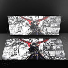 Tapis de souris xxl aux cheveux verts avec héroïne central anime et ailes rouges imprimé sur surface lisse en noir et blanc