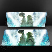 Tapis de souris xxl rectangulaire avec illustration anime de deux héros aux cheveux verts et effets d’énergie bleue sur surface lisse