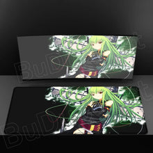 Tapis de souris xxl noir avec illustration vive dune héroïne aux cheveux verts sur fond mécanique sombre