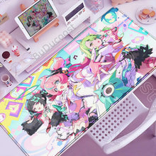 Tapis de souris xxl manga avec personnages colorés et motifs géométriques pour fans de manga idoles urbaines