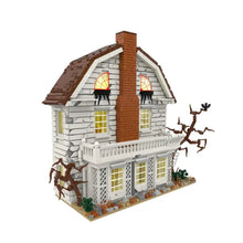 Jeu de construction maison du diable avec maison inquiétante inspirée en briques blanches et marron et arbre noueux