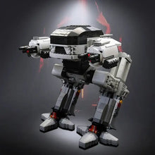 Robot de police futuriste en plastique abs blanc noir avec accents rouges silhouettes mécaniques articulées et armes montées