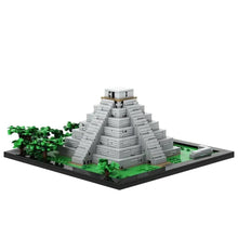 Modèle gris de construction pyramide maya avec arbres verts sur base noire jeu de construction pyramide maya 1358 pièces