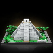 Modèle pyramide maya blanc en lego avec arbres verts pour construction pyramide maya 1358 pièces