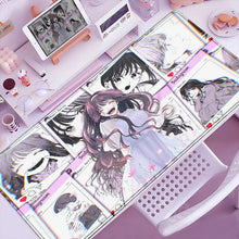 Tapis de souris xxl romance fleurie manga rose et blanc avec personnages illustrés et design pastel instagram