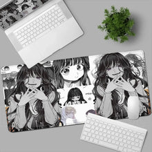 Souris xxl romance fleurie manga avec illustrations anime noires et blanches sur surface douce et coutures discrètes