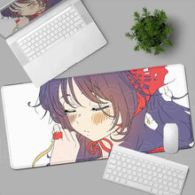 Tapis de souris xxl romance fleurie manga avec illustration détaillée fille cheveux violets sur surface cuir synthétique lisse