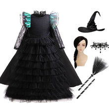 Déguisement halloween sorcière enfant robe noire en dentelle avec manches volantées bleu sarcelle et argent pour fêtes costumées