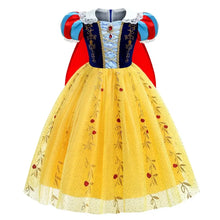 Déguisement princesse blanche-neige avec jupe en tulle jaune brodée de pommes rouges et corsage bleu en velours orné de dentelle blanche