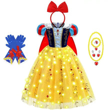 Déguisement princesse blanche-neige jaune en tulle avec broderies florales bleu et rouge et leds intégrées