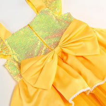Déguisement princesse la belle et la bête avec élégante robe jaune sequins et noeud satin pour déguisement carnaval