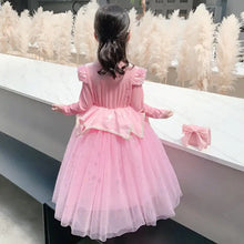 Déguisement robe princesse aurora en tulle rose délicat avec manches volantes et taille à volant ornée de broderies florales