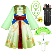 Déguisement robe princesse mulan en satin vert citron avec accents or et bleu, ceinture fleurie rouge et broderie orchidée jaune