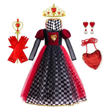 Déguisement robe reine de coeur alice en robe royale rouge et noir à carreaux avec cœur doré et tulle rouge