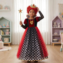 Robe reine rouge et noire en tulle à carreaux avec pendentif coeur doré tenue royale idéale perruque rousse