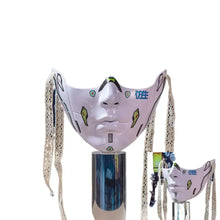 Demi-masque style mécanique blanc avec accents verts noirs et liens dentelle pour séances photo lèvres rouges Halloween