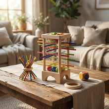 Jeu d’équilibre en bois avec bâtonnets colorés et boules, idéal pour magasins de jouets et déguisement carnaval