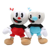 Duo de peluches héros à tête de tasse 25 cm avec corps blanc, tee-shirts noirs, shorts rouge et bleu, chapeaux rayés