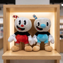Duo de peluches héros à tête de tasse 25 cm en rouge et bleu avec chapeaux festifs pour collection à l’esprit rétro