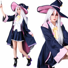 Costume cosplay elaina the wandering witch avec perruque incluant chapeau large bleu marine rose blouse blanche jupe plissée et nœud jaune