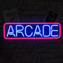 Enseigne néon led arcade avec alimentation usb en lettres bordées de rose et lueur bleue pour espace gaming