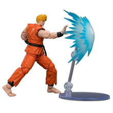 Figurines équipe arts martiaux 1/18 avec personnage orange et noir en action blond à côté d effet énergétique bleu